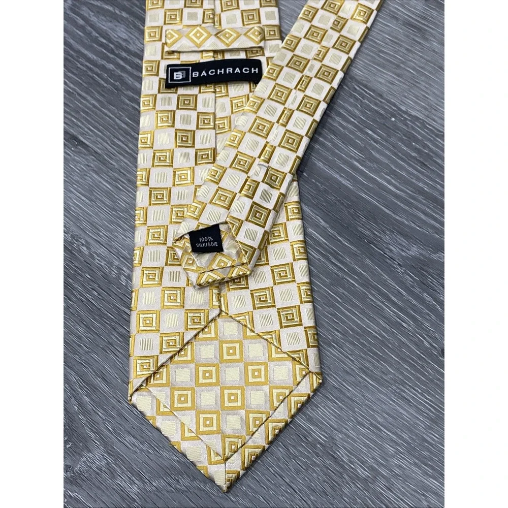BACHRACH Men's 100% Silk Necktie Designer USA Geometric Gold/Beige/Yellow‎